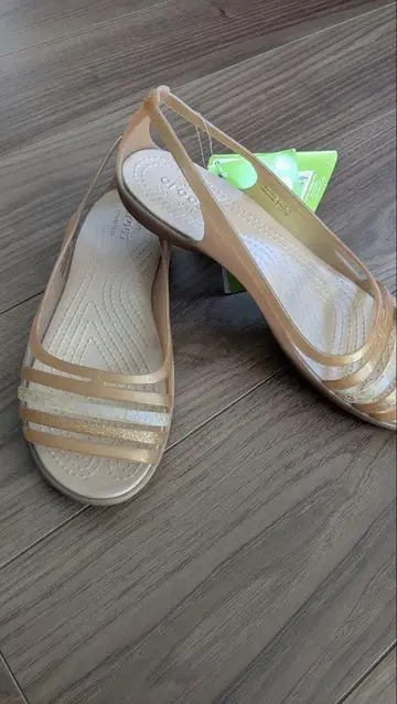 crocs 베이지 플랫 샌들