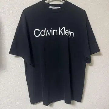 Calvin Klein 블랙 티셔츠