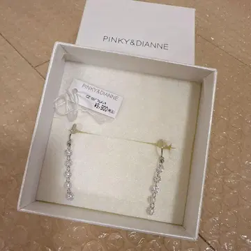 PINKY&DIANNE 큐빅 지르코니아 로듐 도금 귀걸이