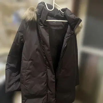 다크 브라운 후드 다운 자켓