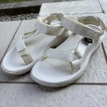Teva 화이트 스포츠 샌들