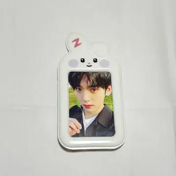 유니니 트레카 케이스, 트레이딩 카드 포함