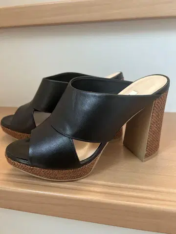 Diana 블랙 가죽 뮬 하이 힐