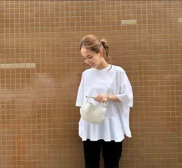 새상품급 yori 헴 플레어 트리코 티셔츠 화이트