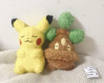 피카츄와 우소하치 봉제 인형 세트