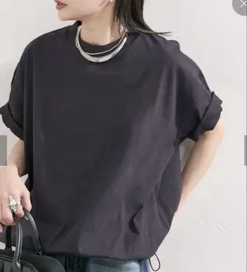 저널 스탠다드 셔링 티셔츠 블랙 계열 기타