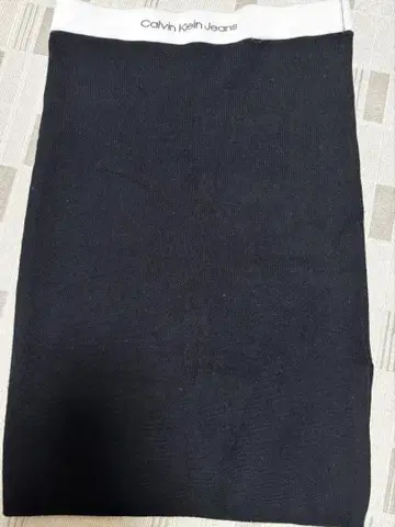 Calvin Klein Jeans 타이트 스커트 블랙