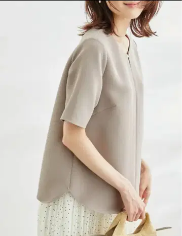 새상품급 로페피크닉 5부 소매 파츠 블라우스 베이지 38