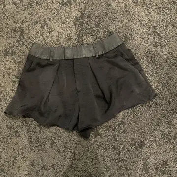 HELMUT LANG 블랙 숏팬츠 사이즈 2