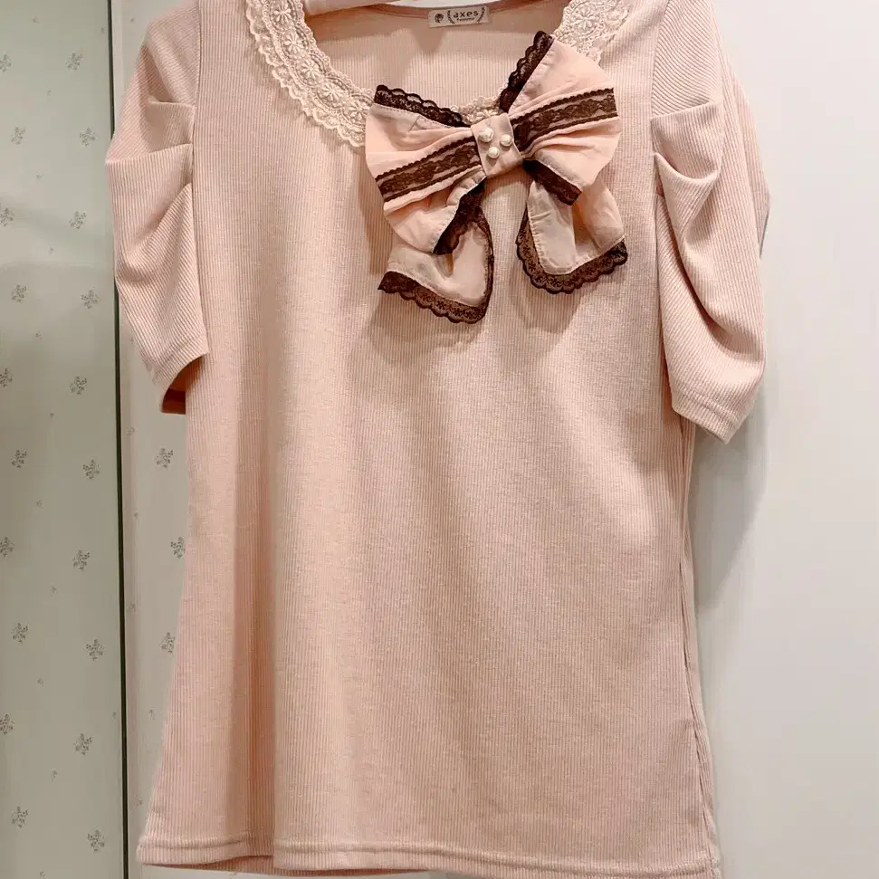 aeae usa banner henly neck tee on Bunjang Global Site.