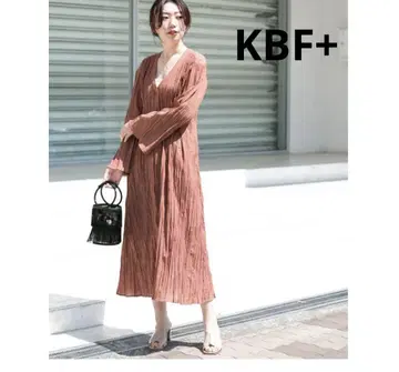 KBF+ 크링클 턱 원피스 맥시 기장 플리츠