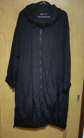 ZARA 블랙 코트 후드 부착