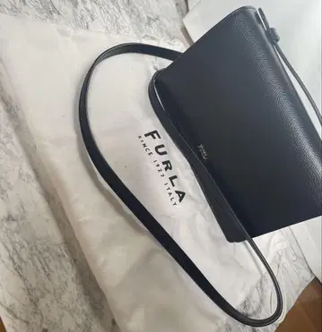 FURLA 블랙 가죽 숄더백