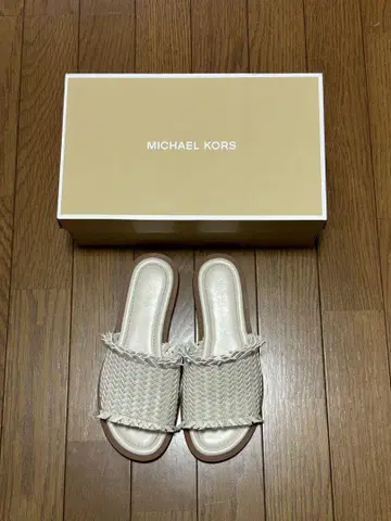 MICHAEL KORS 샌들