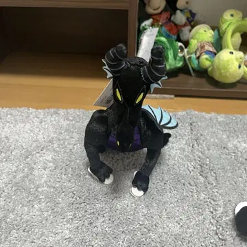 말레피센트 드래곤 어깨에 앉은
