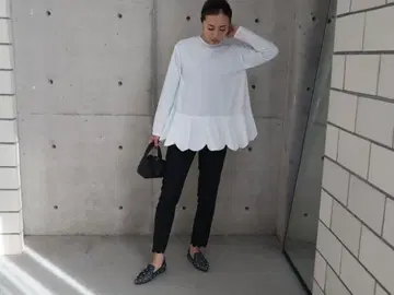 ella selectshop 헴 스캘럽 블라우스 페플럼