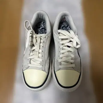 푸마 그레이/화이트 스니커즈