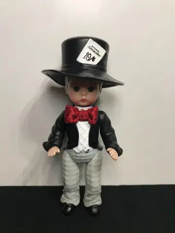 MADAME Alexader 피규어