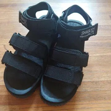 새상품급 SHAKA 네오 번지 통굽 샌들 블랙 24cm