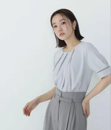내추럴 뷰티 베이직 불규칙 프론트 턱 블라우스