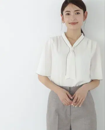 내추럴 뷰티 베이직 바이컬러 메로우 보우타이 블라우스