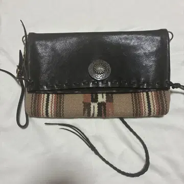 럭키존 클러치백 오르테가 무늬 블랙