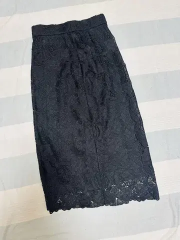 블랙 펀칭 레이스 타이트 롱 스커트 (L 사이즈)