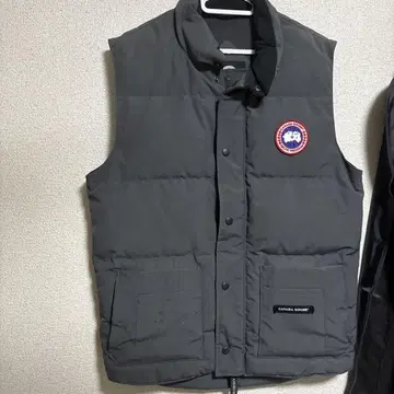 CANADA GOOSE 블랙 다운 베스트