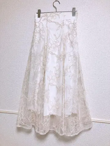 자수 화이트 롱 스커트