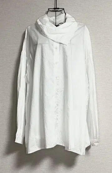 11. mizuiroind 비대칭 옷깃 블라우스 화이트