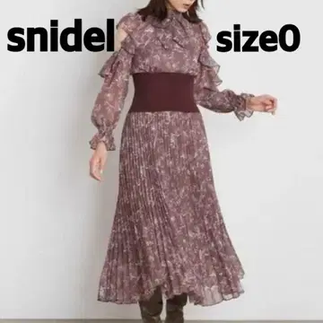 [ 새상품급 ] 스나이델 허리 리브 플레어 슬리브 플리츠 원피스 0 모카