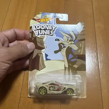Hot Wheels Looney Tunes SCORCHER