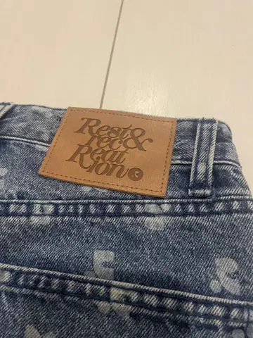 Rest&Recreation RR 로고 프린트 청바지