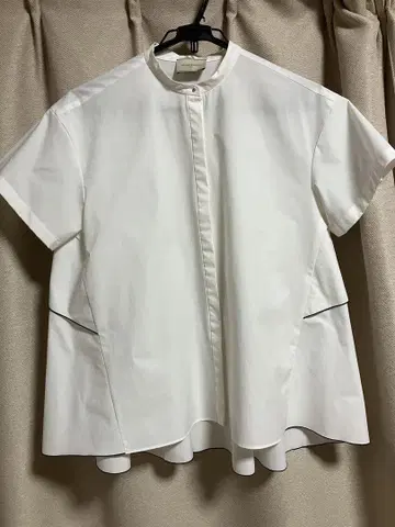 유나이티드 애로우즈 백 플레어 벌룬 블라우스