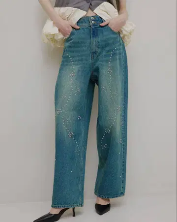 STUDS DETAIL STRAIGHT DENIM PANTS 블루