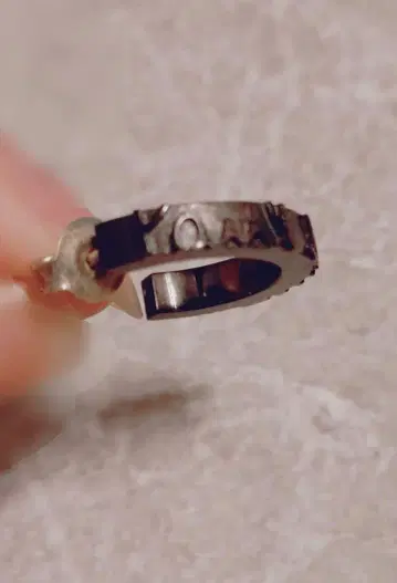 폴스미스 Paul Smith 카빙 로고 귀걸이