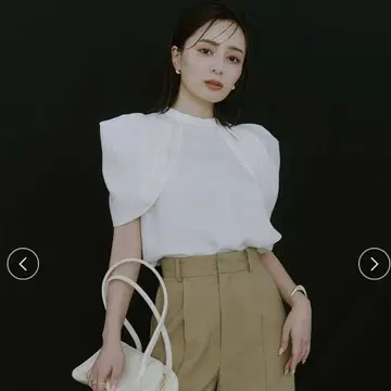 anuans 형태 숄더 블라우스 화이트