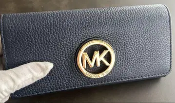 [새상품급] MICHAEL KORS 풀턴 장지갑 네이비 로고 금장 장식