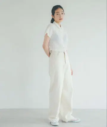 Onuk sisiasaurus 화이트 숏 슬리브 셔츠 한국