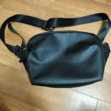 블랙 바디백