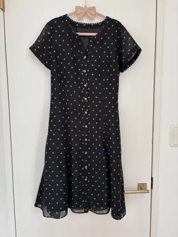 LauraAshley 로라 애슐리 블랙 사과 패턴 반팔 무릎 기장 원피스