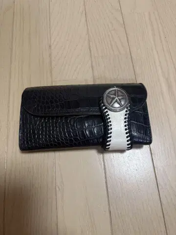 크로커다일풍 장지갑 별 모양 금장 장식 ALZUNI