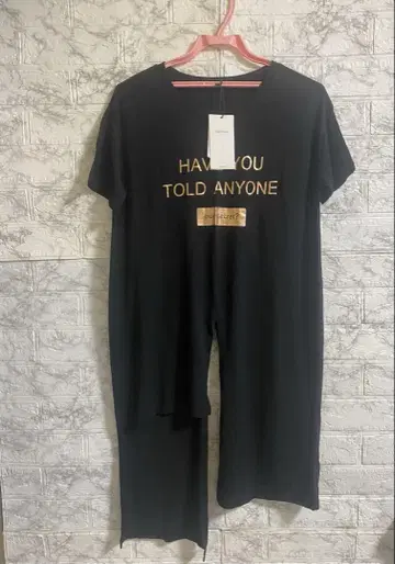 Bershka 블랙 T셔츠 XS 비대칭 버쉬카