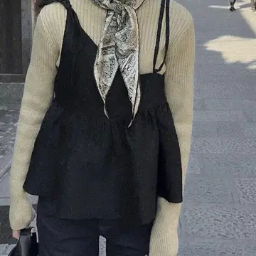 eaphi 플라워 자카드 페플럼 탑 블랙