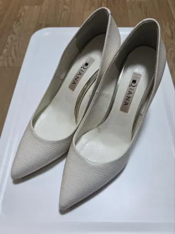 DIANA 화이트 & 블랙 하이힐 21.5cm 2족 세트