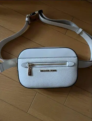 MICHAEL KORS 작은 바디백