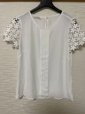 나라 까미체 화이트 레이스 소매 반팔 블라우스