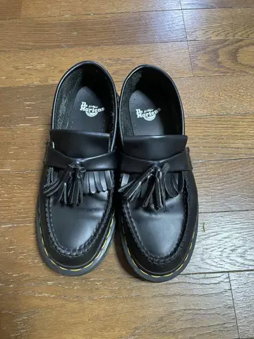Dr. Martens 프린지 로퍼 블랙