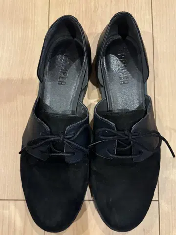 캠퍼 블랙 스웨이드 신발