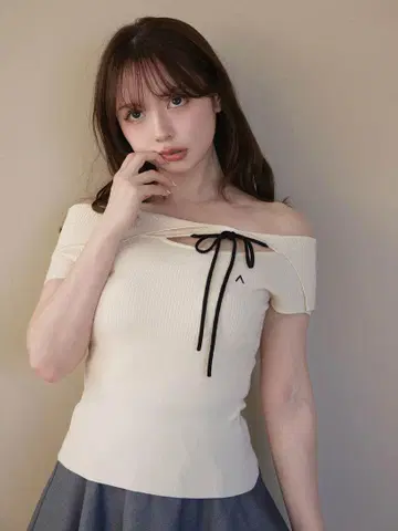 AM1376 Amari 리본 탑 베이비 아이보리